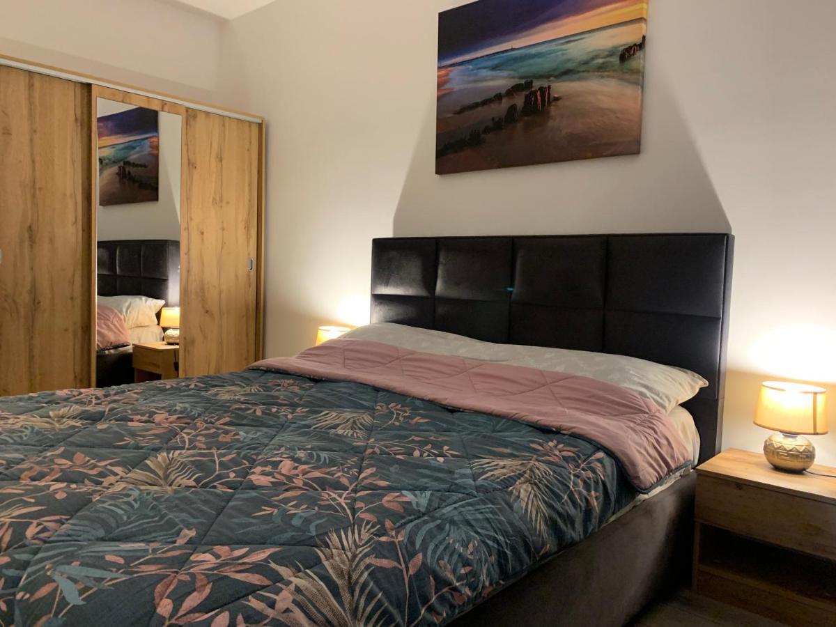 דירות Târgu-Mureş Apartament Sara מראה חיצוני תמונה